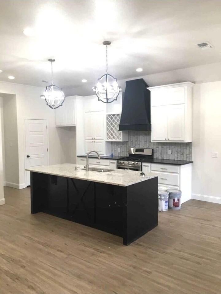 1018 N Genoa Ave - Photo 4 of 17