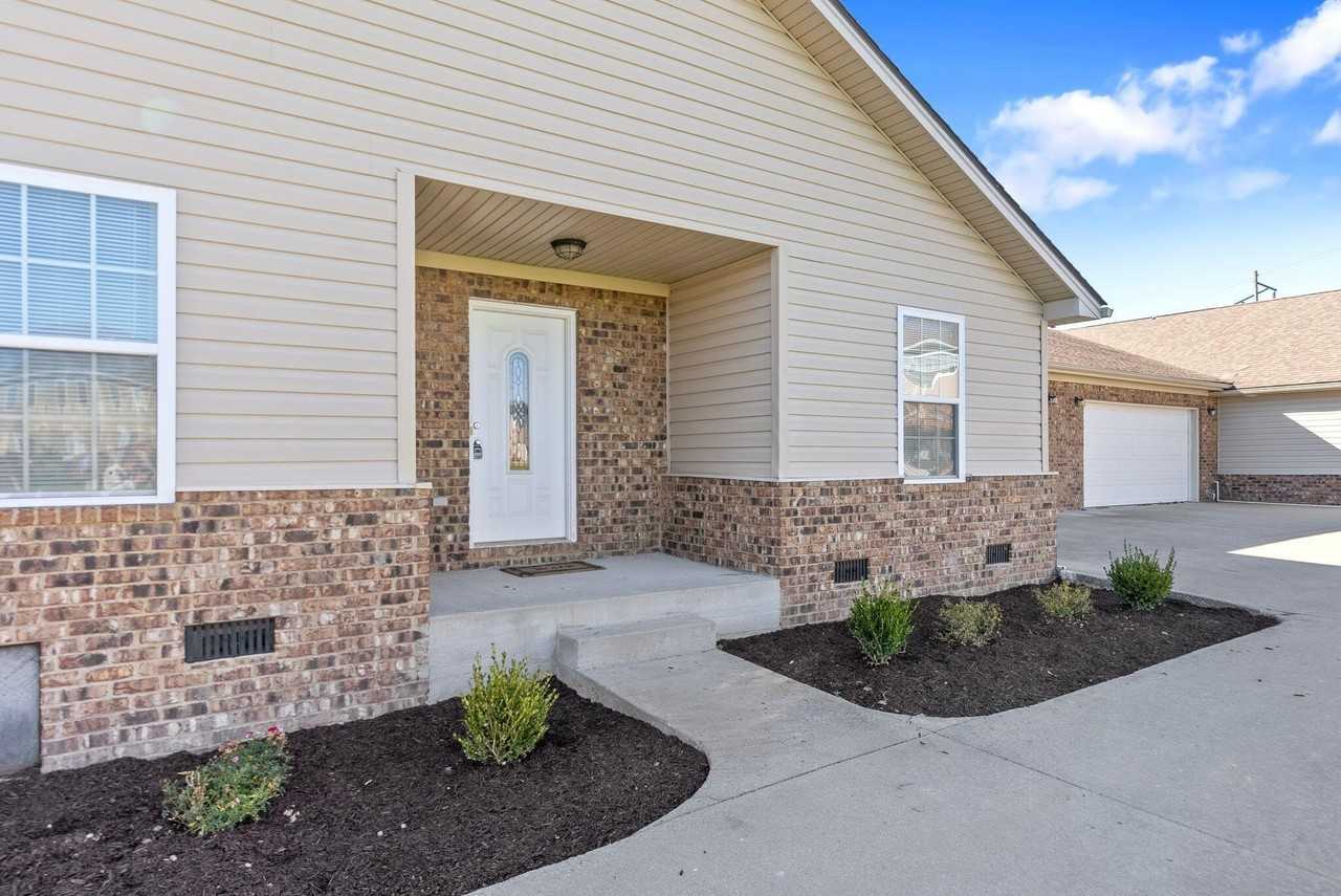 579 Regency Cir - Photo 4 of 11