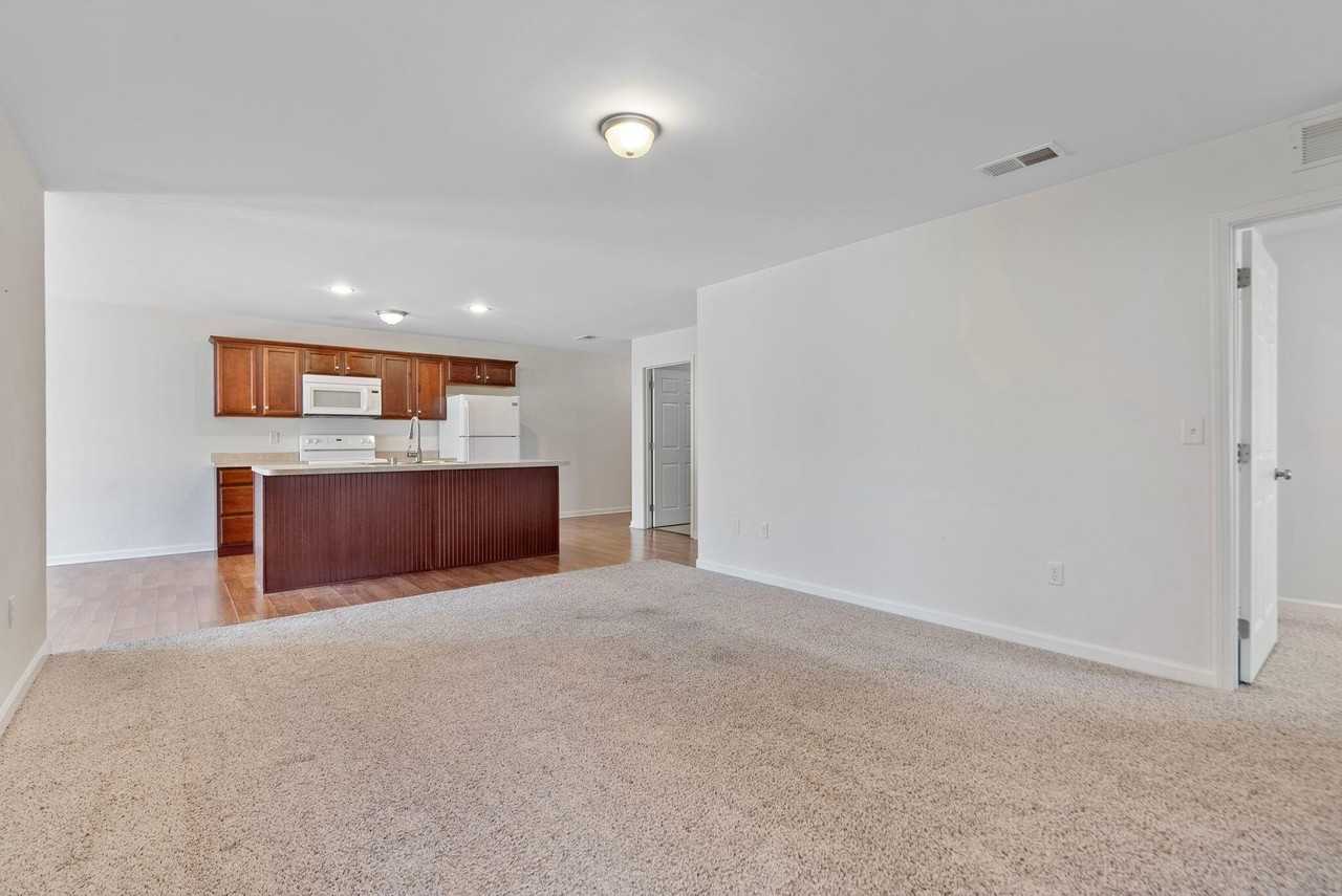 579 Regency Cir - Photo 6 of 11