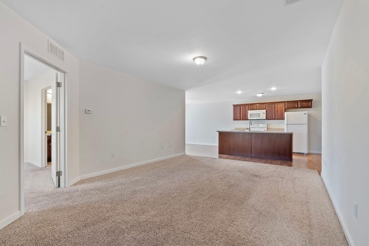 579 Regency Cir - Photo 7 of 11