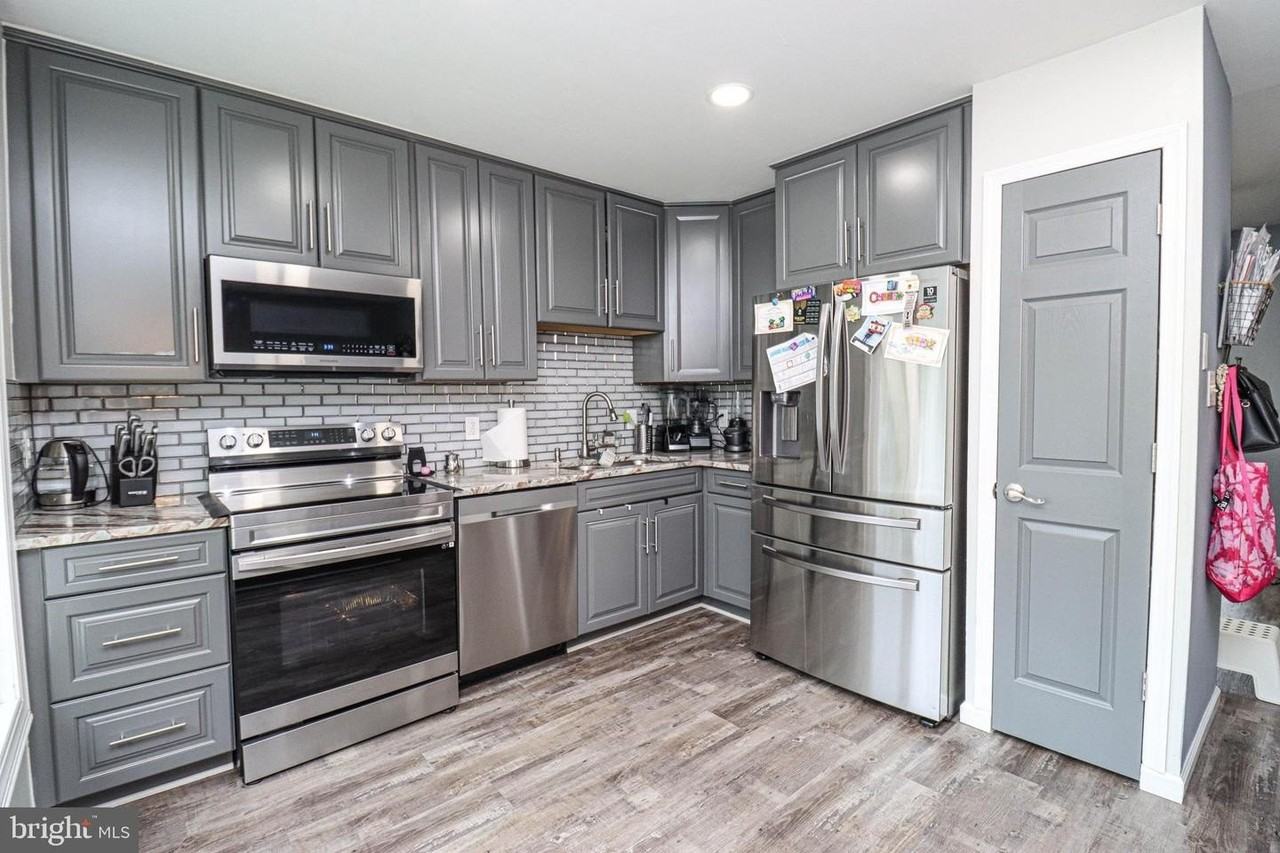 2426 Vineyard Ln - Photo 4 of 39