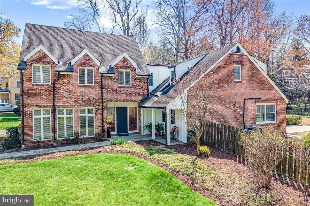 4838 Drummond Ave - Photo 2 of 39