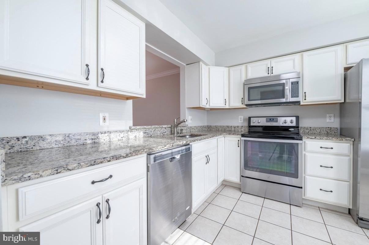 18811 Birdseye Dr - Photo 3 of 10