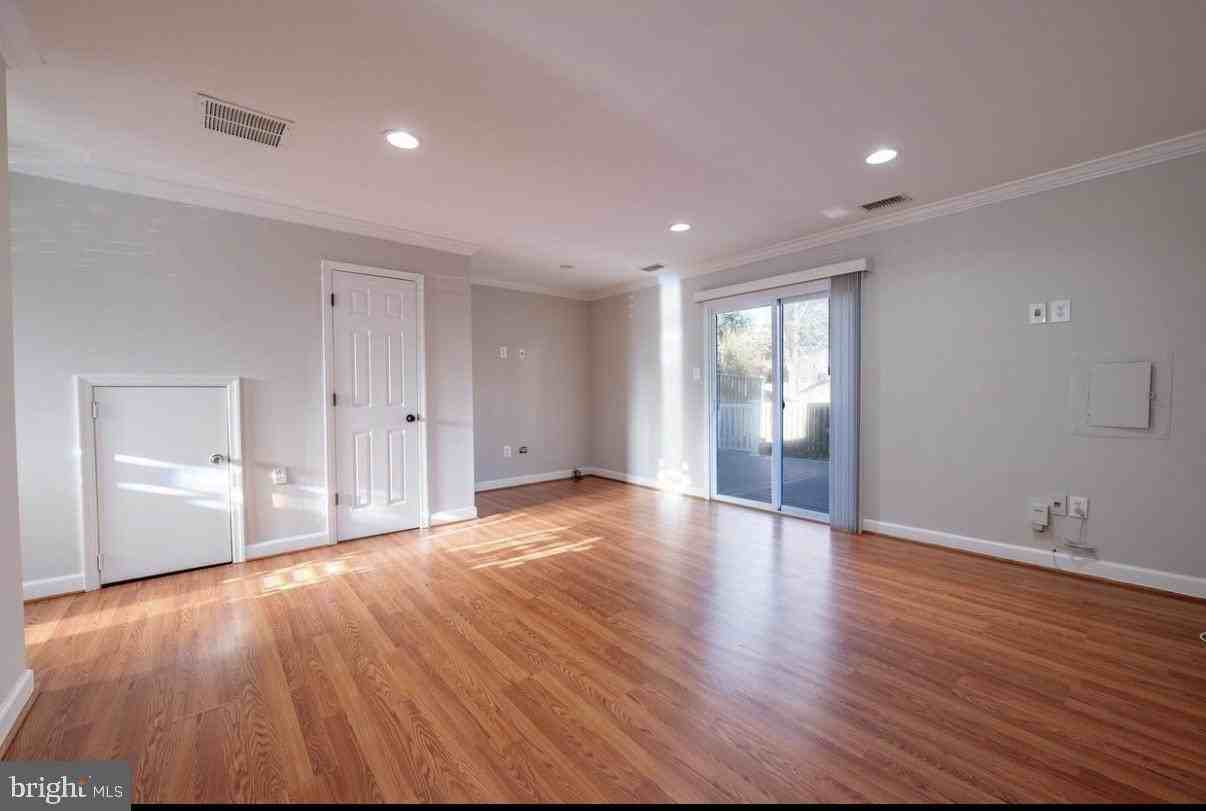 18811 Birdseye Dr - Photo 5 of 10