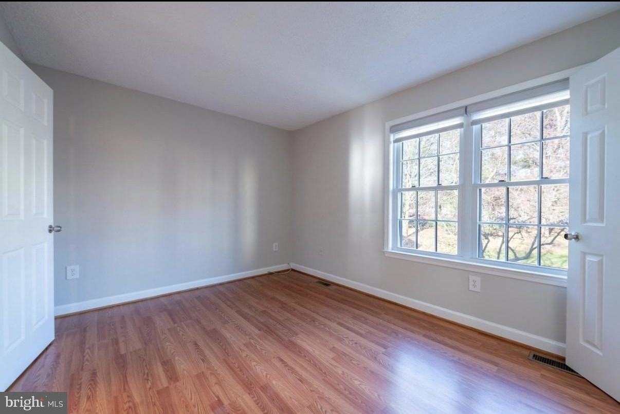 18811 Birdseye Dr - Photo 7 of 10