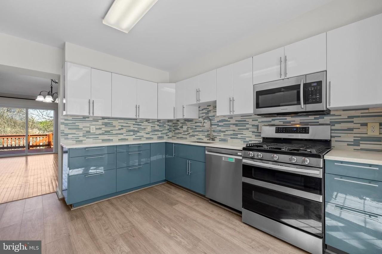 1095 Travis Ln - Photo 2 of 17