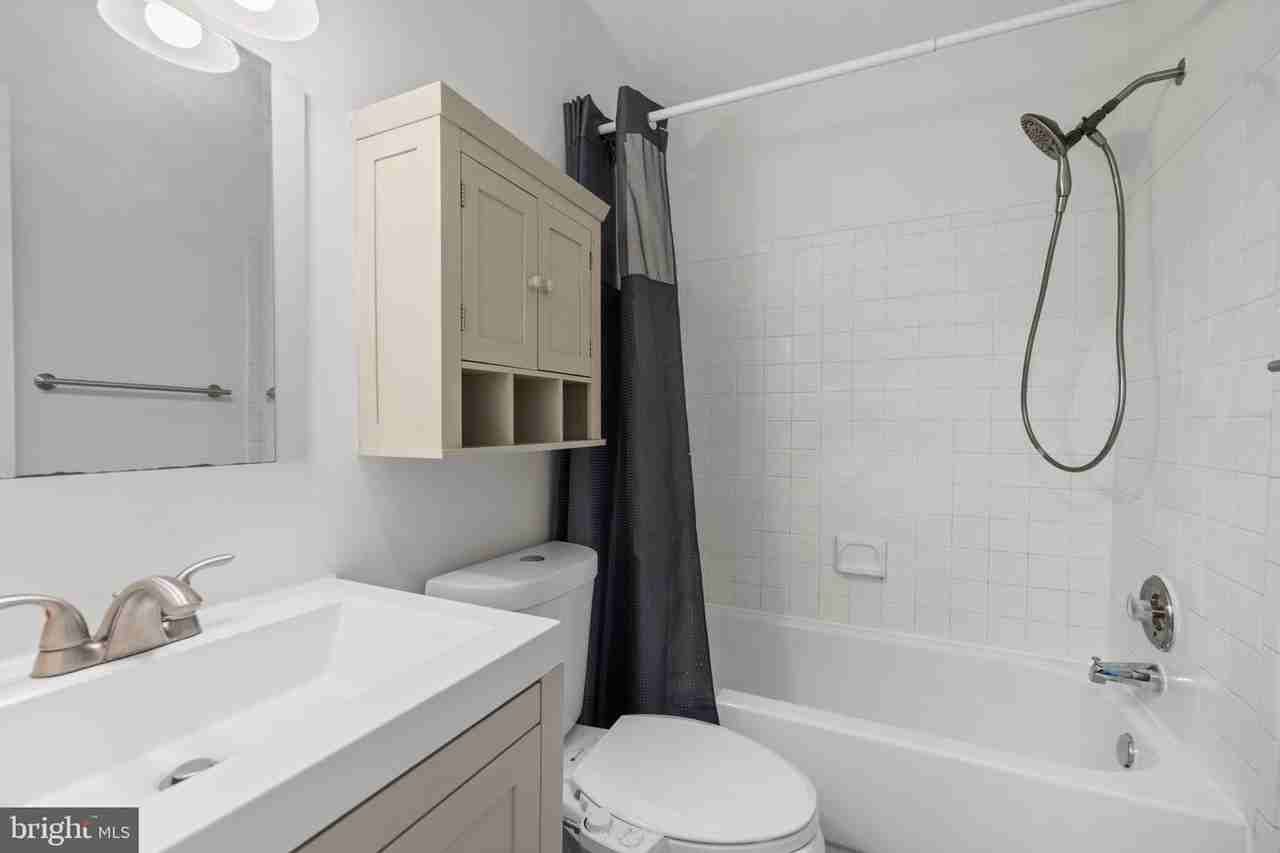 1095 Travis Ln - Photo 6 of 17