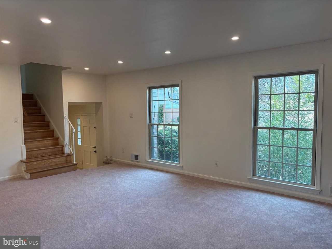 1249 Derbyshire Rd - Photo 3 of 30