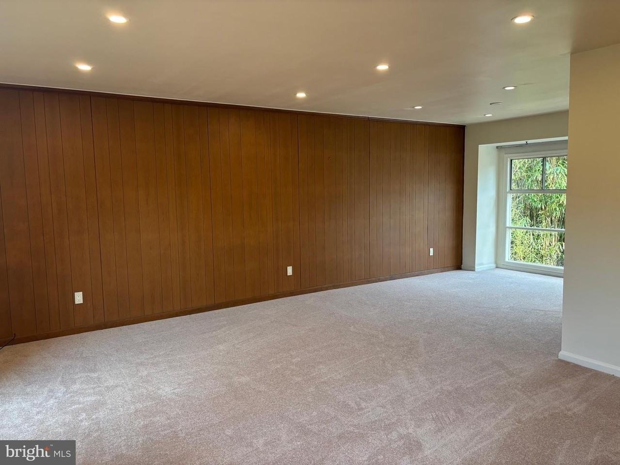 1249 Derbyshire Rd - Photo 4 of 30