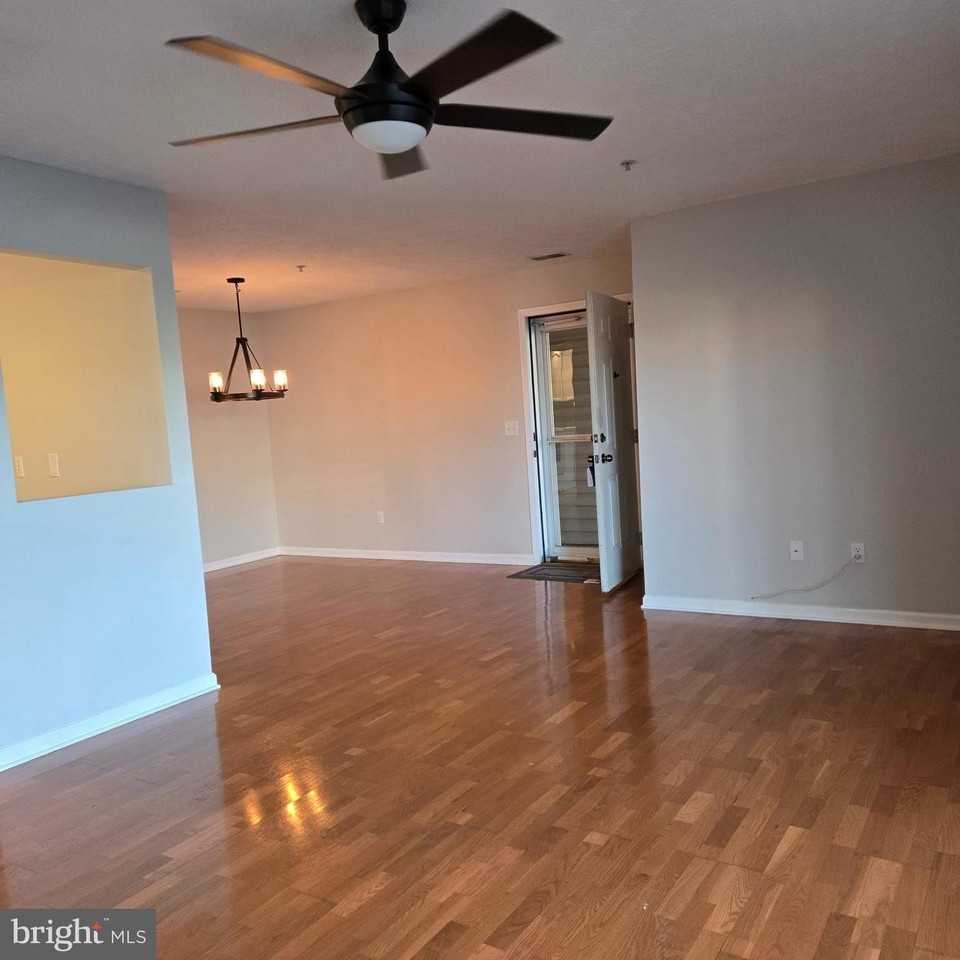 129-2 Brookland Ter - Photo 4 of 18