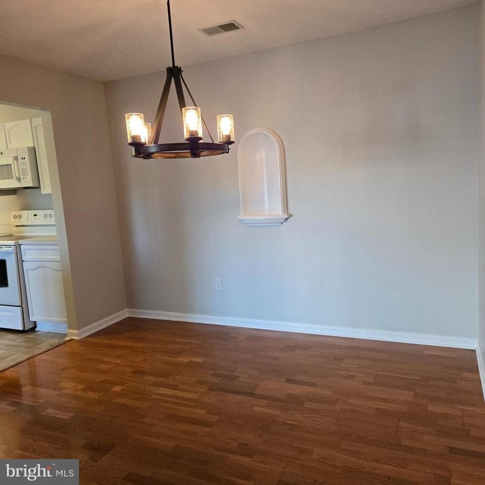 129-2 Brookland Ter - Photo 5 of 18