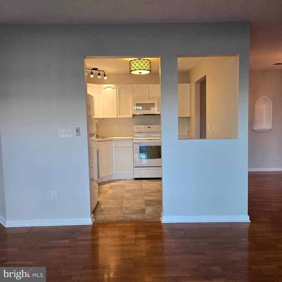 129-2 Brookland Ter - Photo 7 of 18