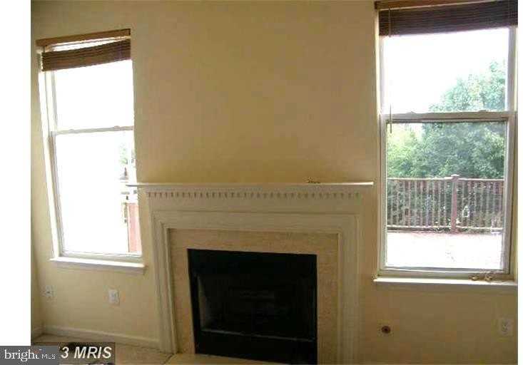 21505 Trowbridge Sq - Photo 4 of 34