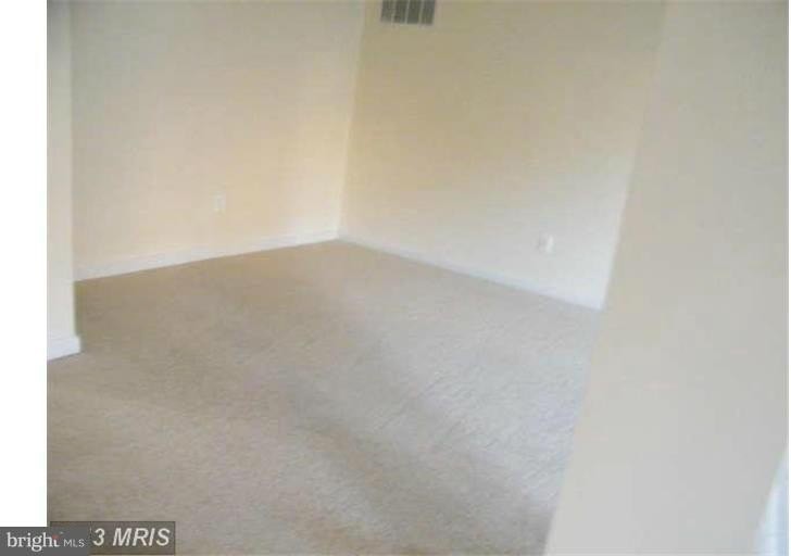 21505 Trowbridge Sq - Photo 5 of 34