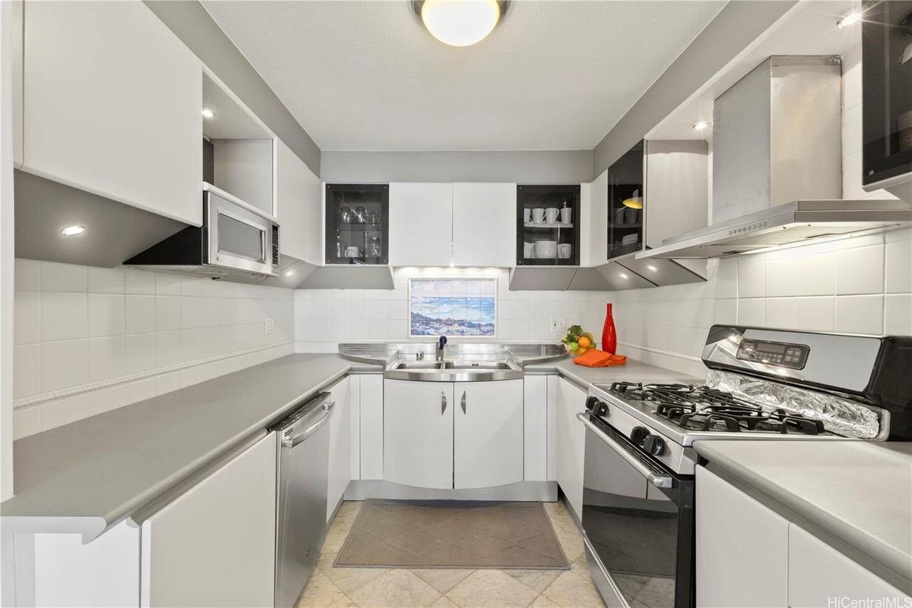 1650 Ala Moana Blvd #1 - Photo 5 of 17