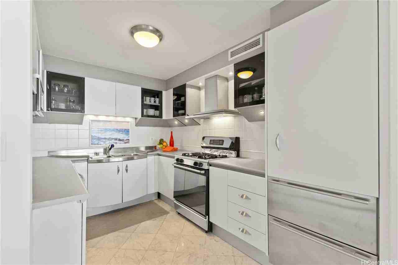 1650 Ala Moana Blvd #1 - Photo 6 of 17