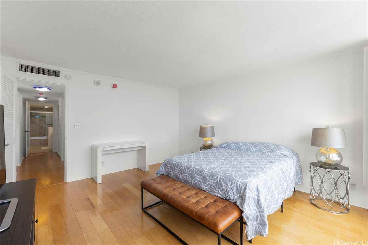 1650 Ala Moana Blvd #1 - Photo 7 of 17