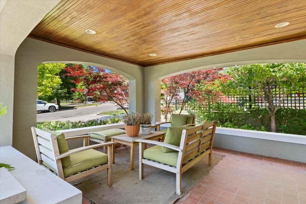 1442 E Federal Way #1 - Photo 4 of 29