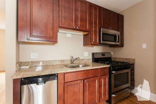 2100 W Ainslie St #E03 - Photo 1 of 1