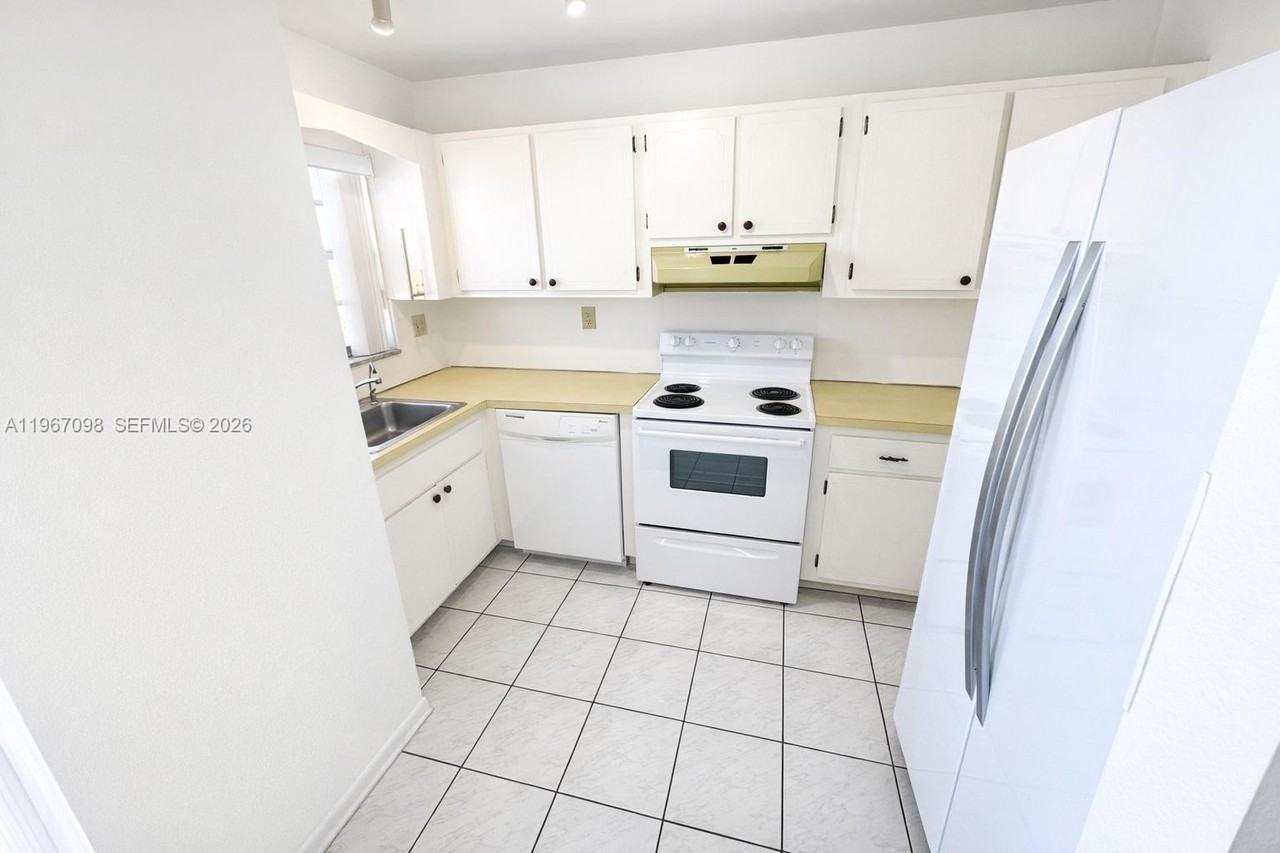 1630 W 46th St #514B - Photo 4 of 13