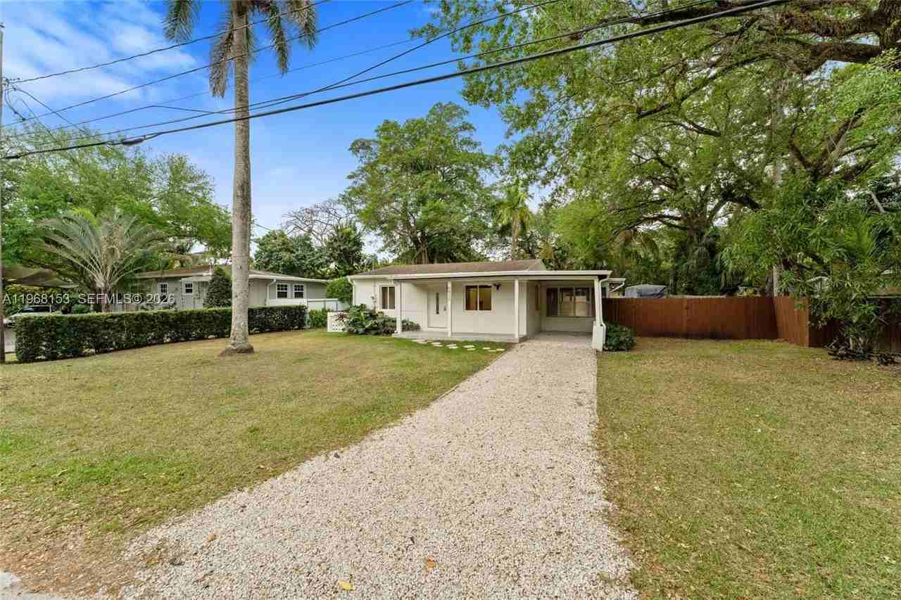 6820 Sw 77th Ter - Photo 5 of 23