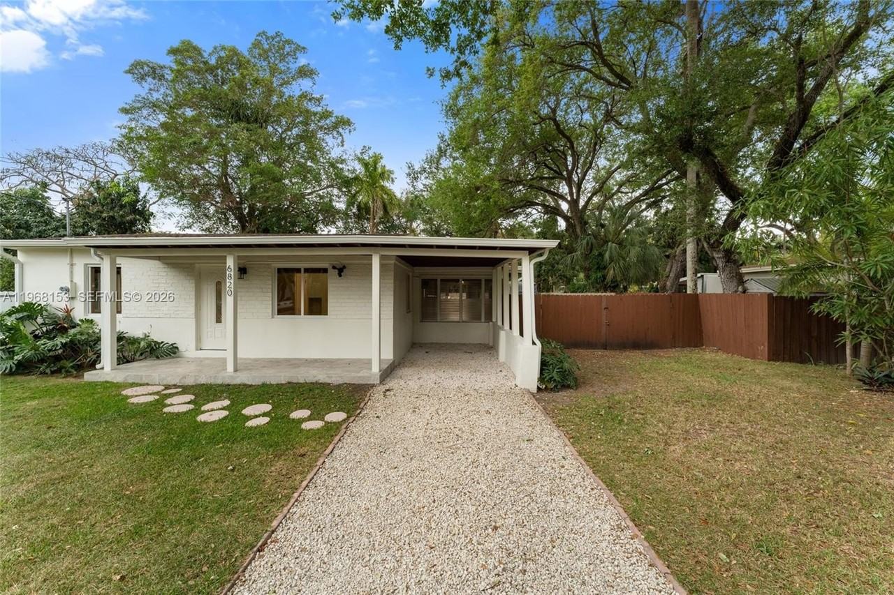 6820 Sw 77th Ter - Photo 6 of 23