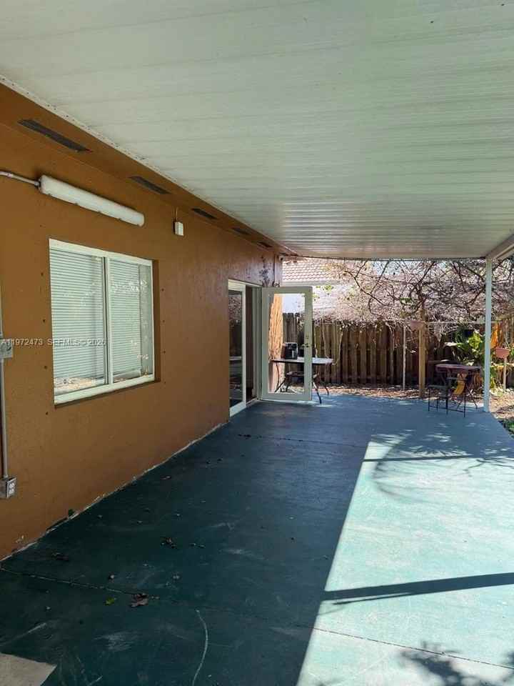 718 Se 12th Ter - Photo 6 of 23