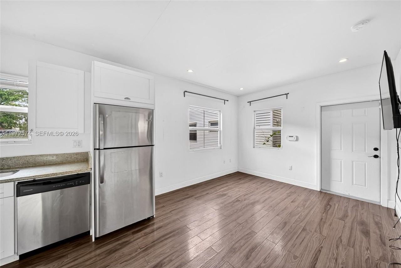 1460 Nw 2nd St #1458 - Photo 3 of 28