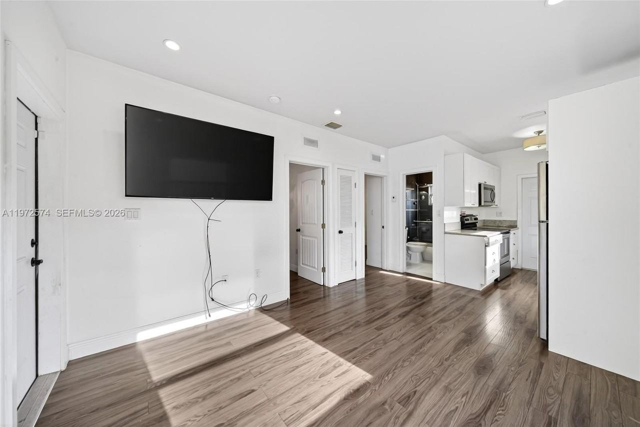 1460 Nw 2nd St #1458 - Photo 4 of 28