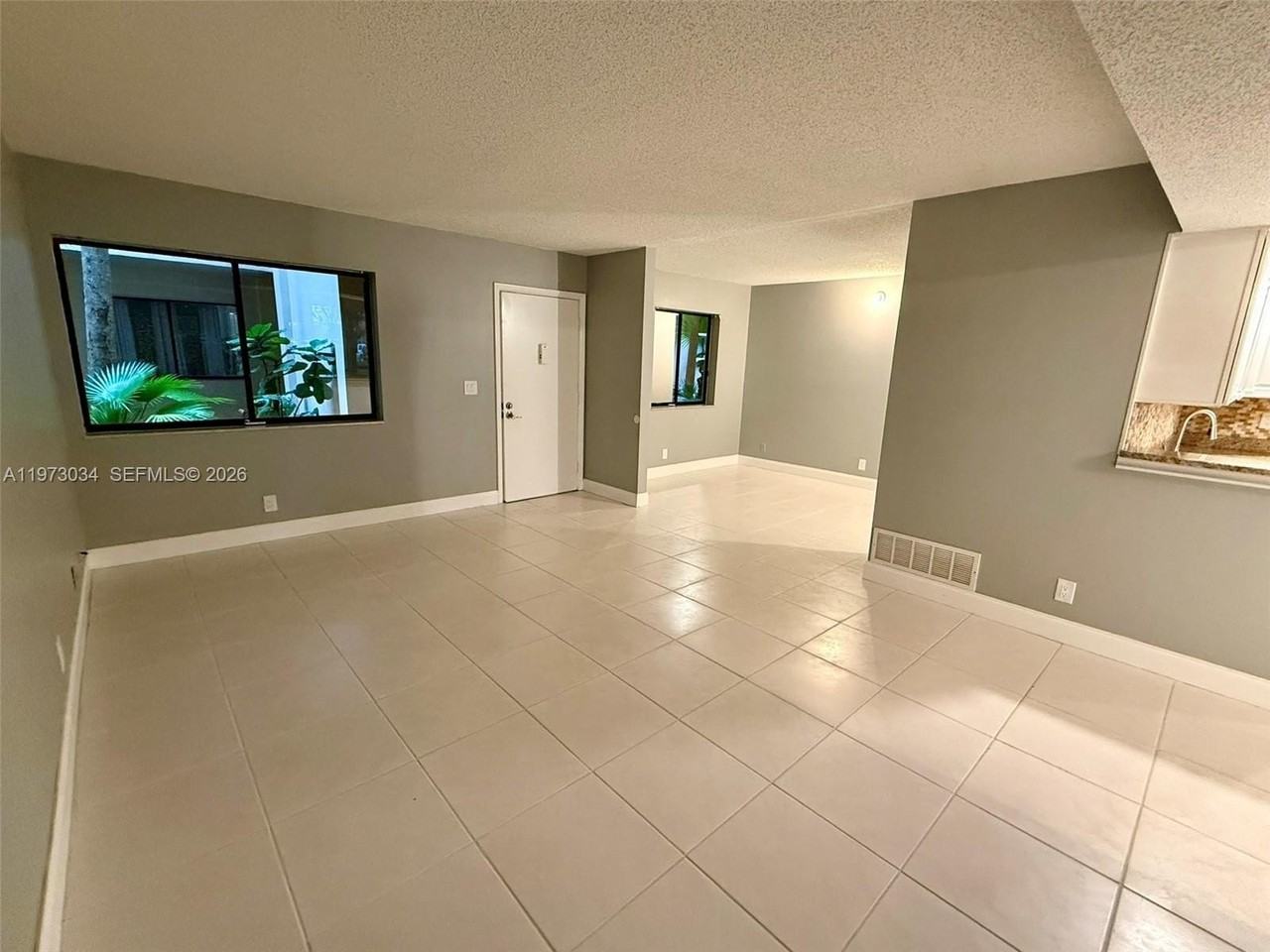 5220 Las Verdes Cir #114 - Photo 4 of 24