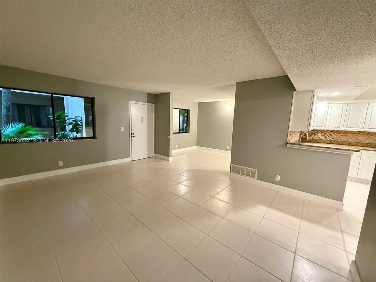 5220 Las Verdes Cir #114 - Photo 5 of 24