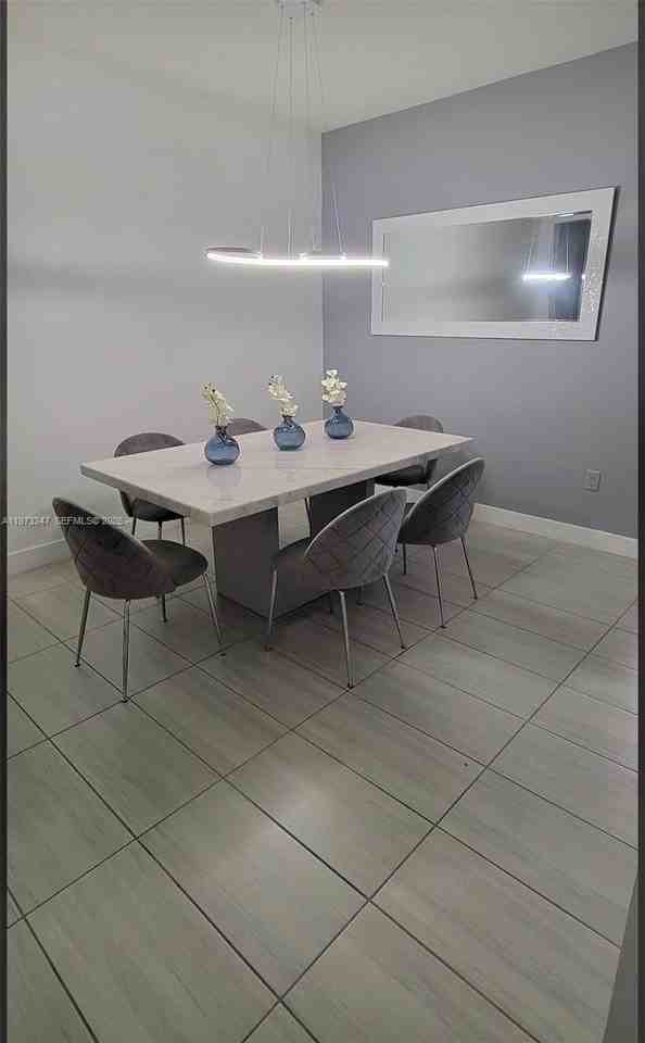 10521 Nw 81st Ter - Photo 5 of 25