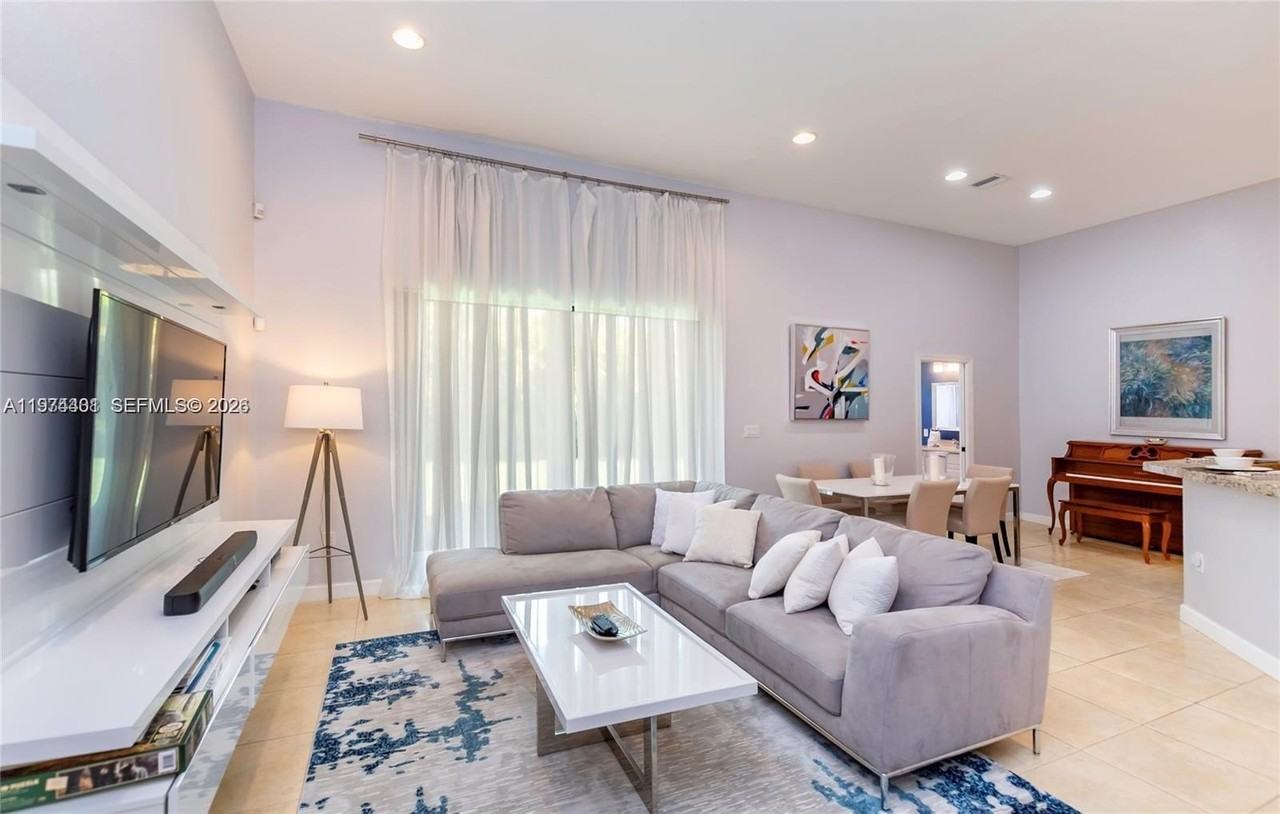 7408 Sw 189th Ter - Photo 2 of 14