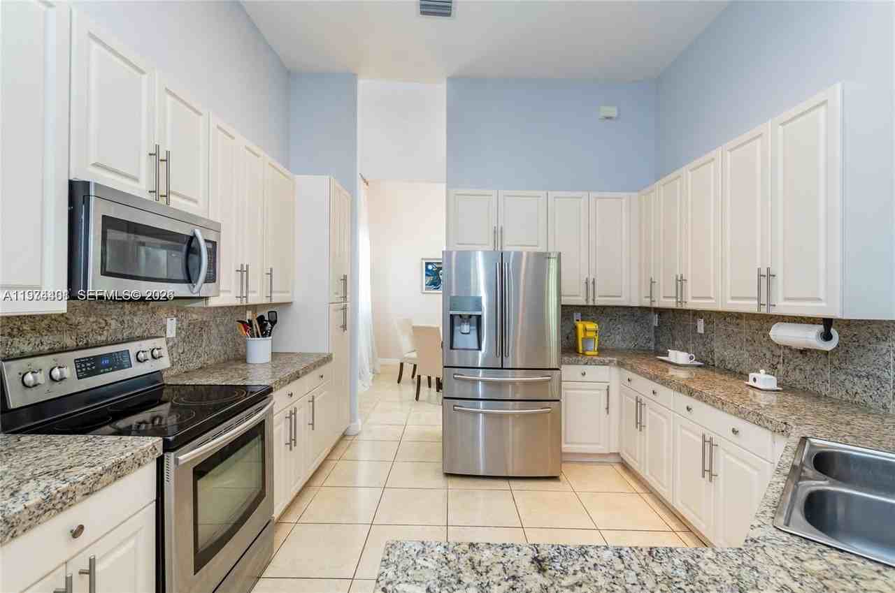 7408 Sw 189th Ter - Photo 7 of 14