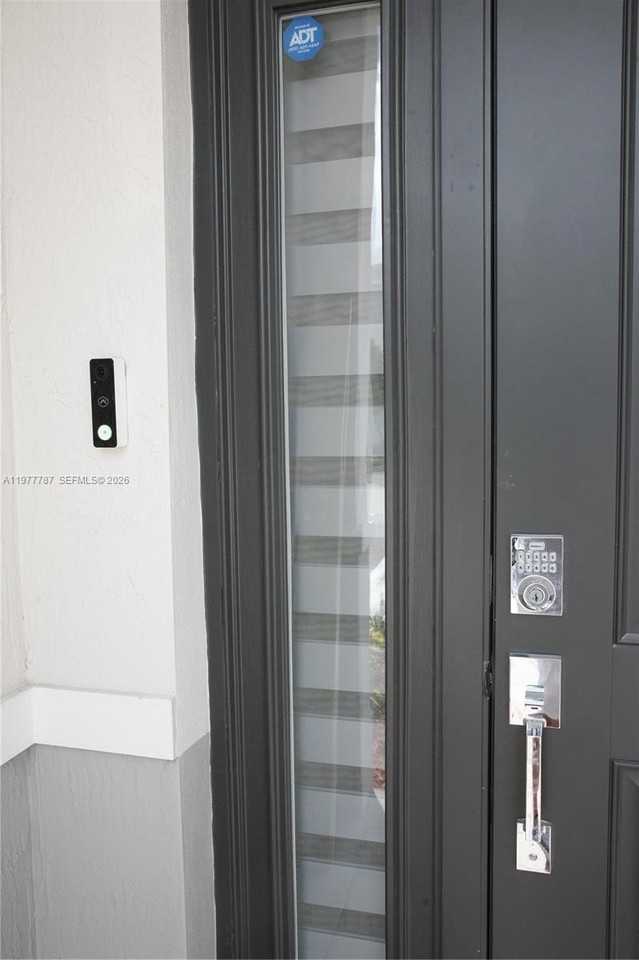 371 Ne 16th St - Photo 3 of 48