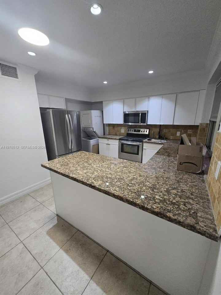 1701 N Treasure Dr #5 - Photo 4 of 19