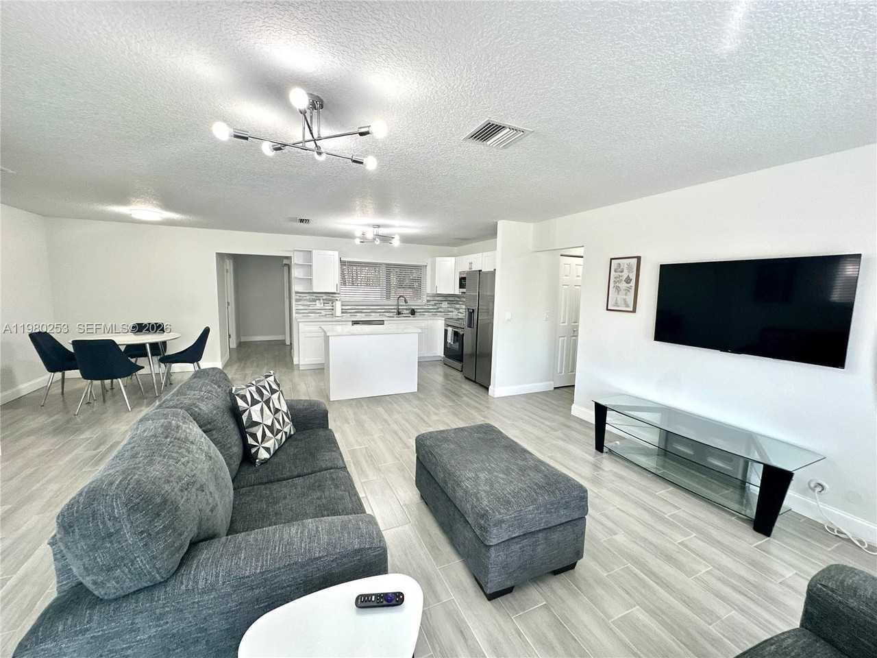 3511 Quentin Ave - Photo 3 of 29