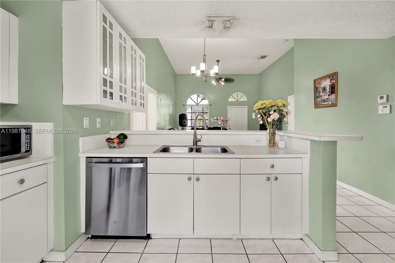 14138 Sw 164th Ter - Photo 6 of 22