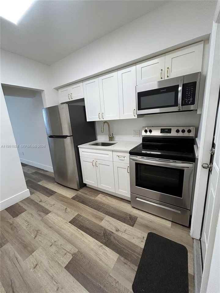 571 Ne 67th St #3 - Photo 6 of 10