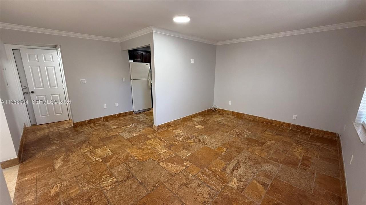 1814 Thomas St - Photo 5 of 11
