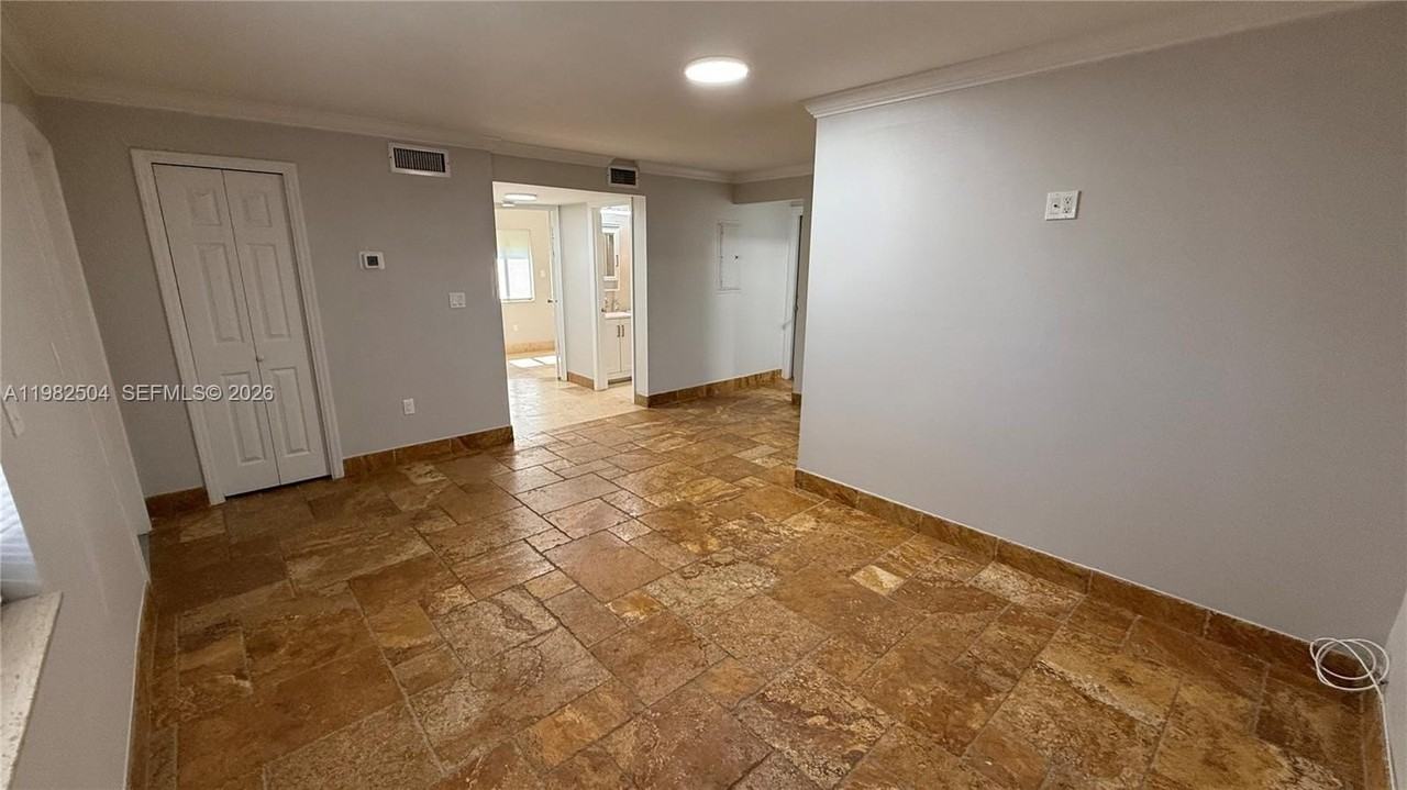 1814 Thomas St - Photo 6 of 11