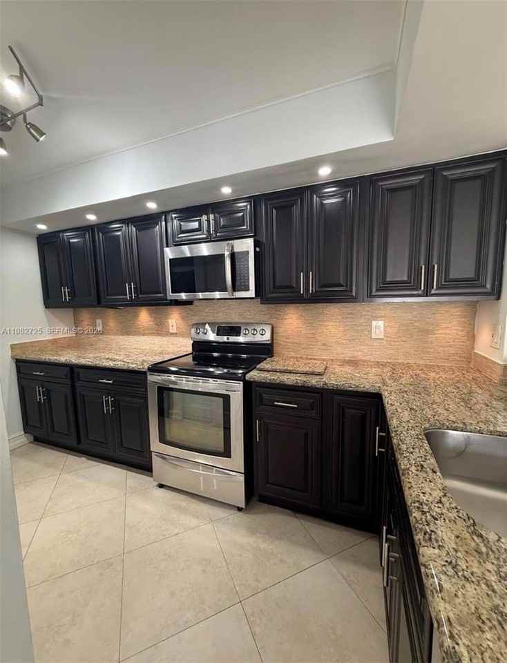 18870 Nw 57th Ave #101 - Photo 3 of 22