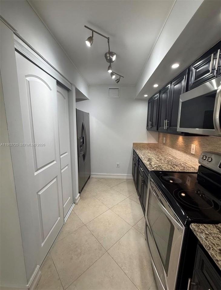 18870 Nw 57th Ave #101 - Photo 4 of 22