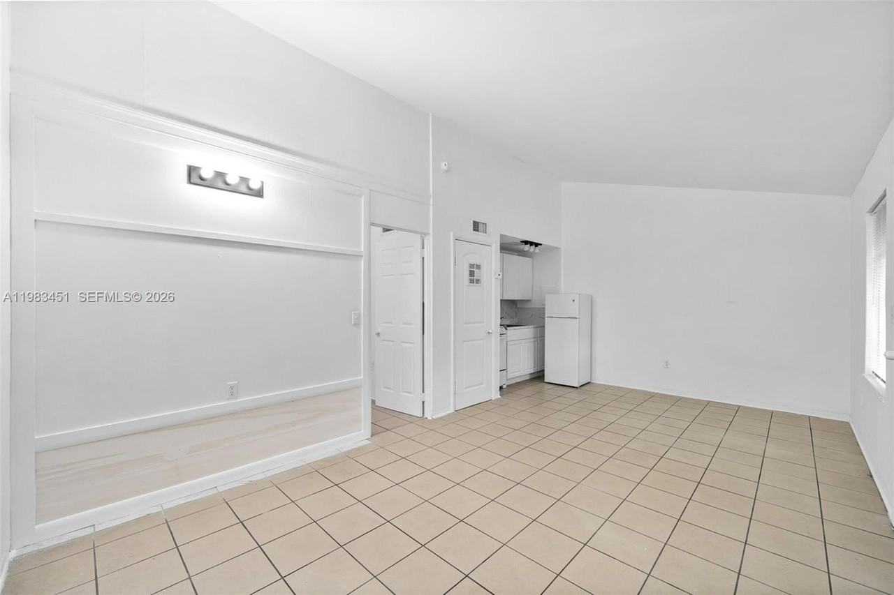 840 Sw 7th St #850 - Photo 2 of 12