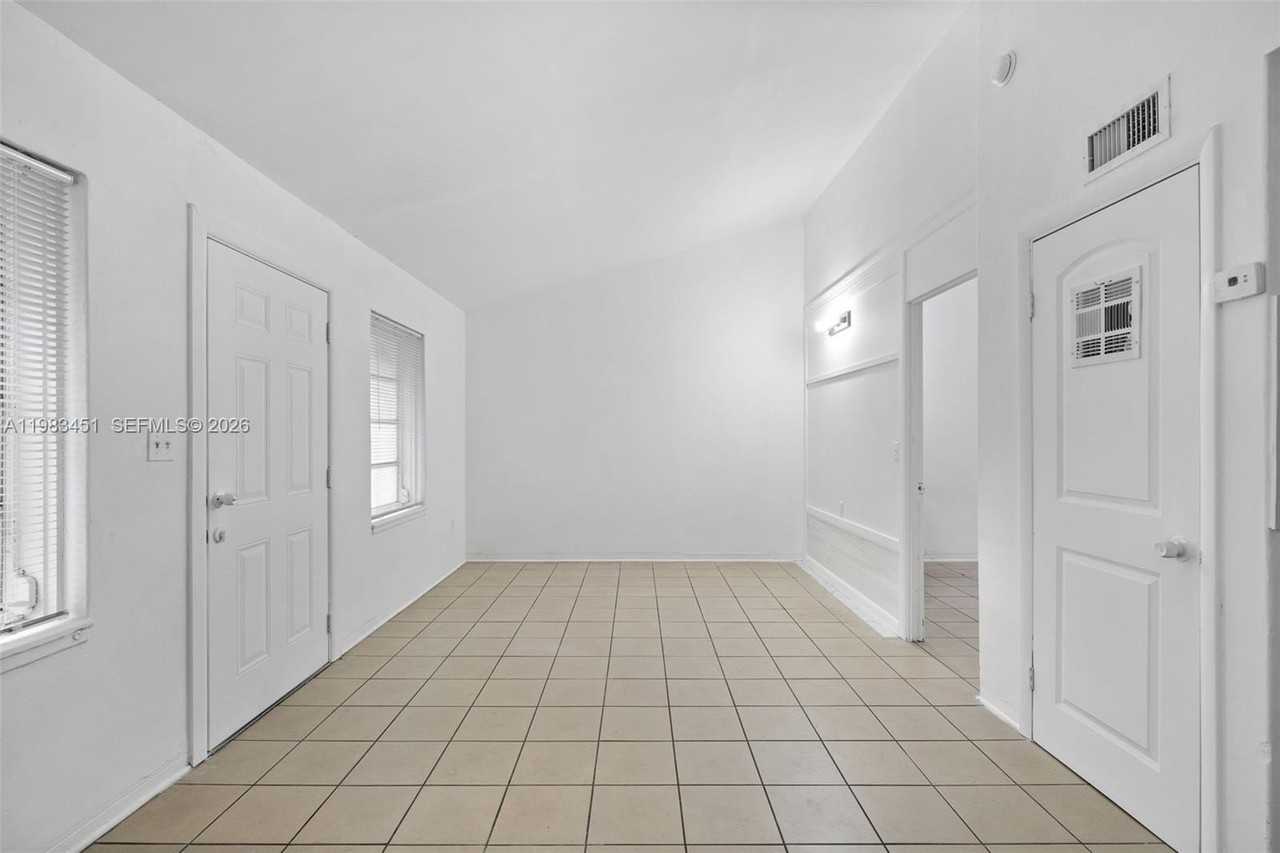 840 Sw 7th St #850 - Photo 3 of 12