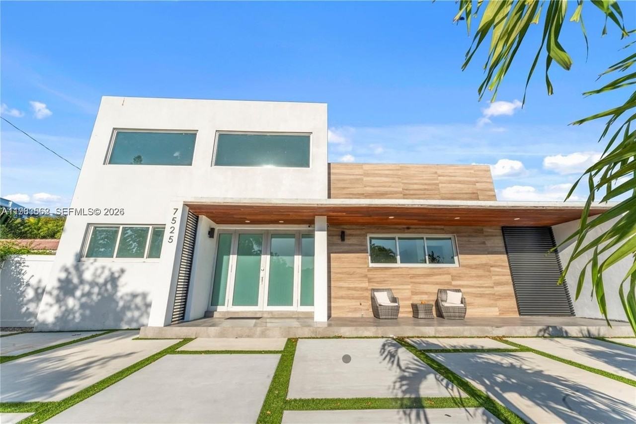 7525 Buccaneer Ave - Photo 2 of 38