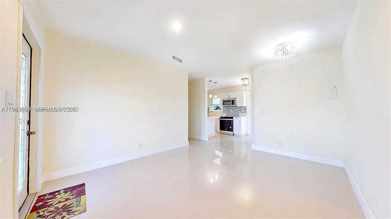 22220 Sw 112th Ave - Photo 4 of 8