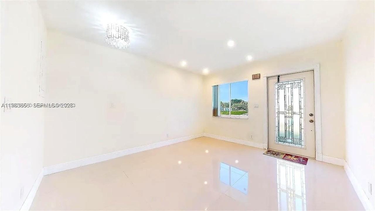 22220 Sw 112th Ave - Photo 6 of 8