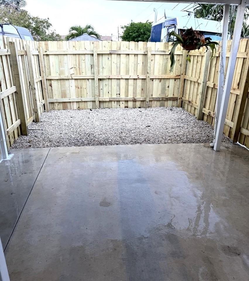 22220 Sw 112th Ave - Photo 7 of 8