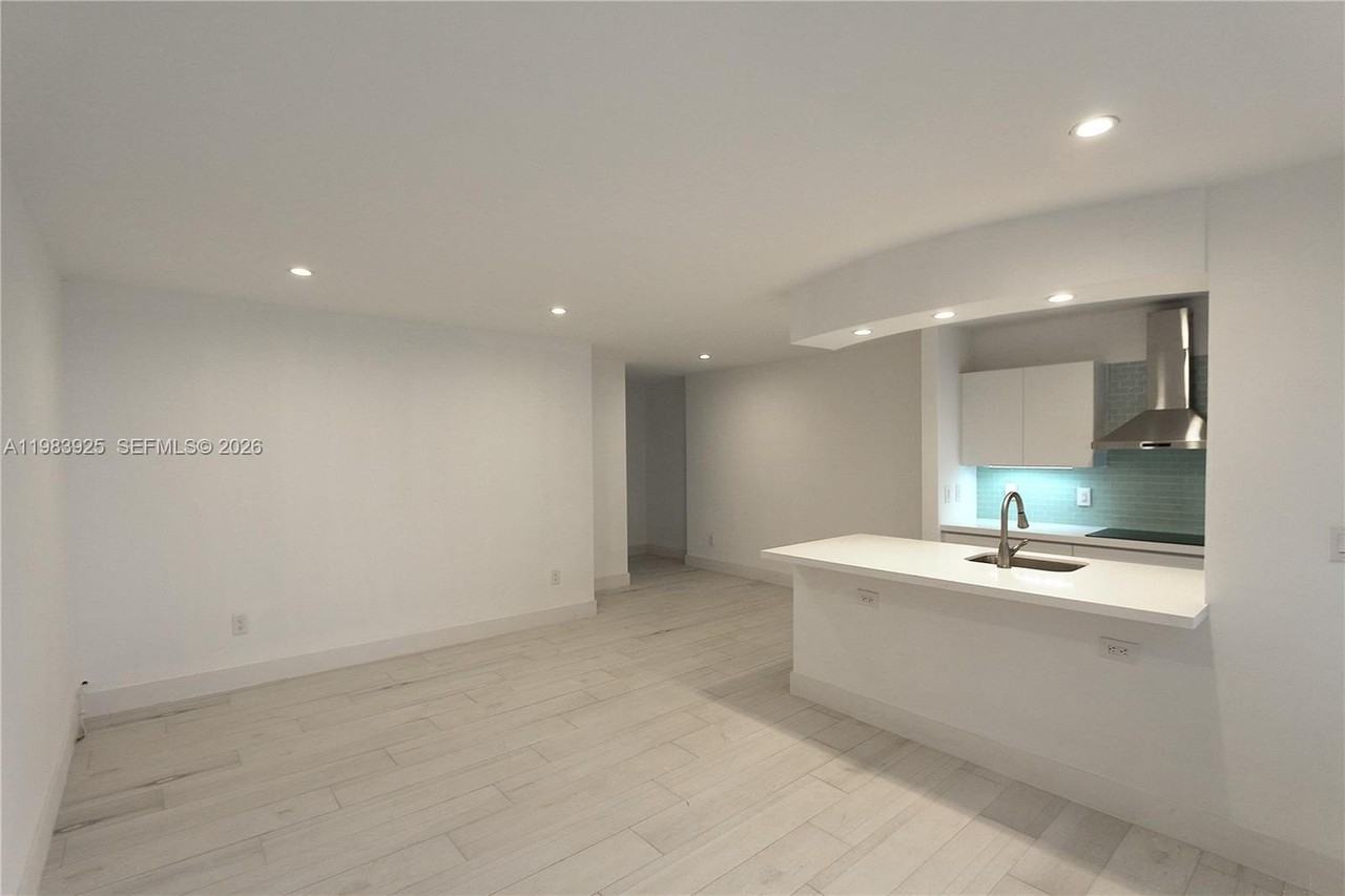 1021 Michigan Ave #8 - Photo 2 of 9